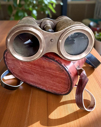 Kiikarit nahkaisella kotelolla Victorian's Eye, 11 cm Messinkiä, Käsin koristeltu, personointi kaiverruksella lahjaksi