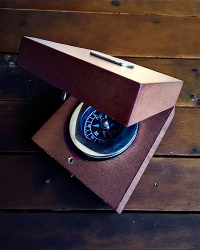 Matkailijan kompassi Rajput, personointimahdollisuudella - lahjaksi