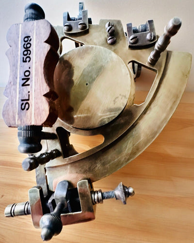 Sekstant Premium kompassilla Antiikki - mahdollisuus personointiin kaiverruksella