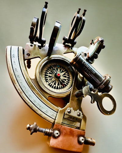 Sekstant Premium kompassilla Antiikki - mahdollisuus personointiin kaiverruksella