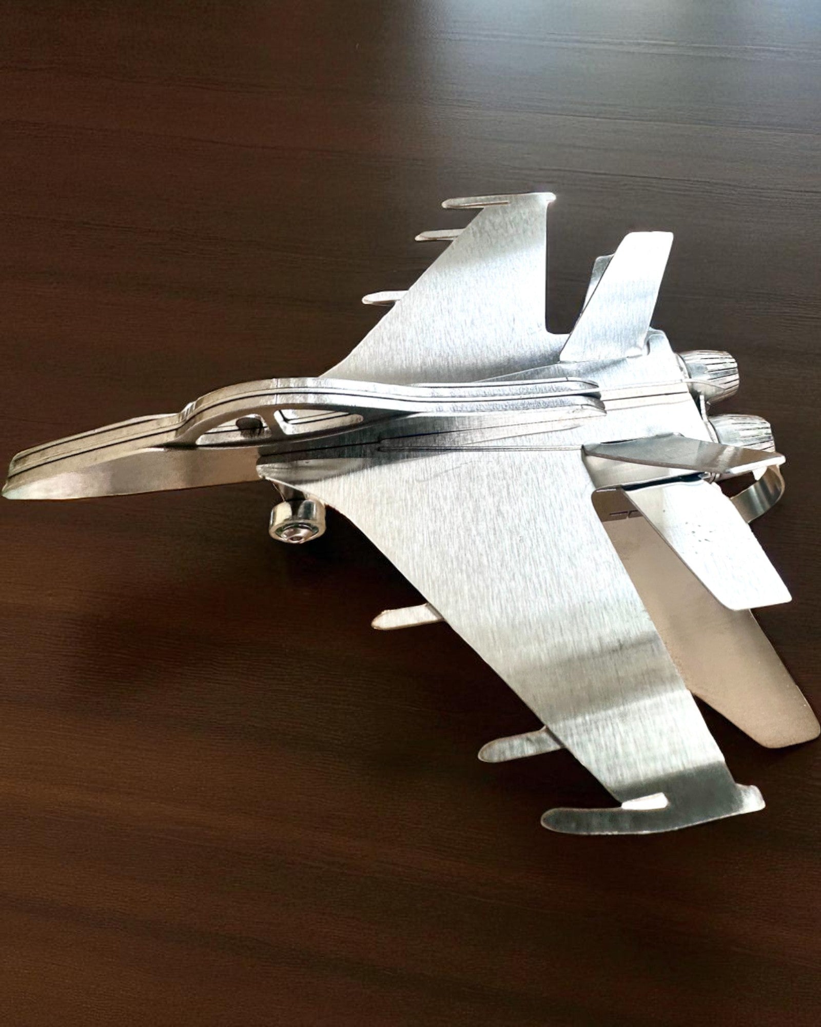 Metallinen Hävittäjämalli "SkyRaptor" – ruostumaton teräs, personoitu kaiverrus lahjaksi