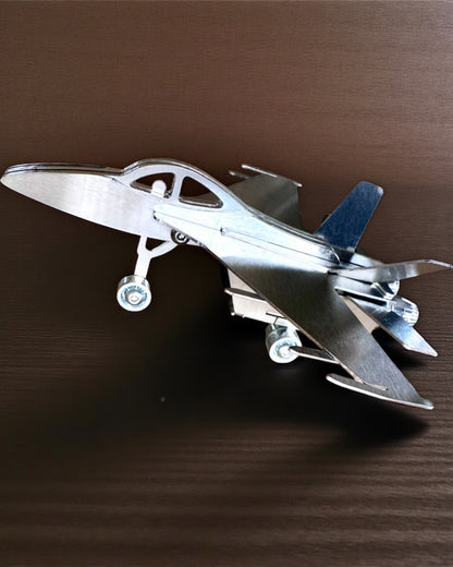 Metallinen Hävittäjämalli "SkyRaptor" – ruostumaton teräs, personoitu kaiverrus lahjaksi