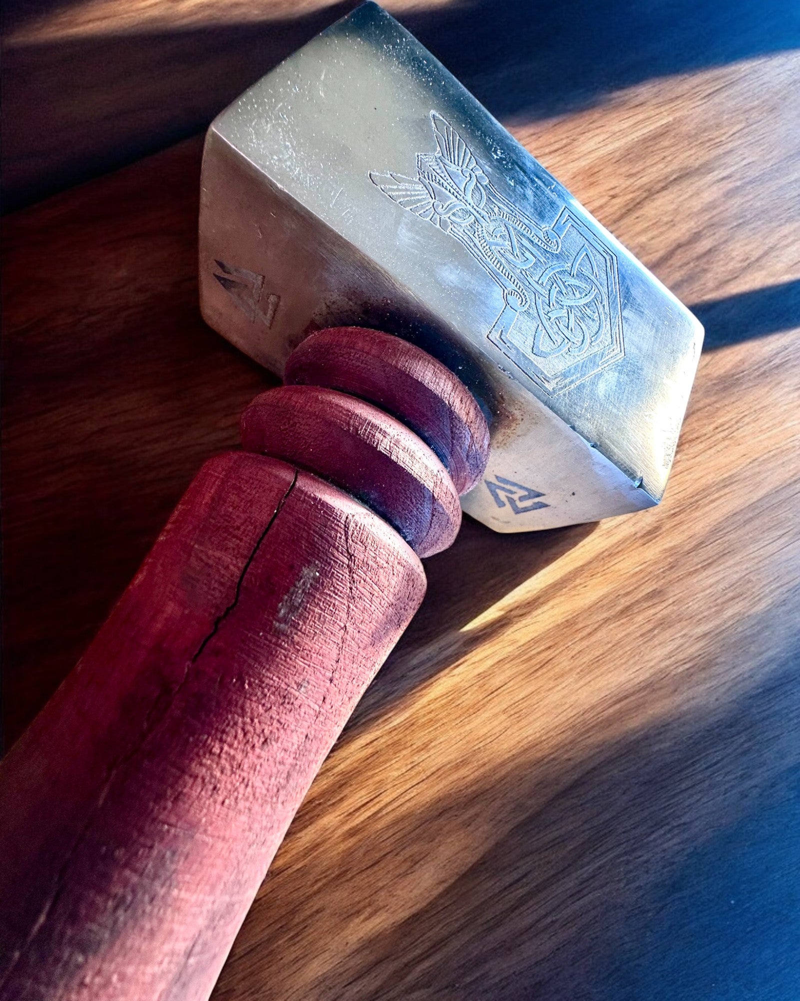 Skaldien Mjölnir-vasara – 33 cm, Käsintaottu Viikinkivasara Kaiverrusvaihtoehdolla