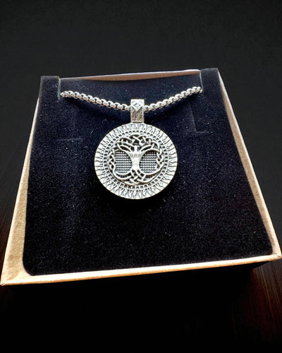 "Elämän Puun Amuletti Kaiverrusmahdollisuudella - kaulakoru 'Luonnon Elinvoima', personointi"