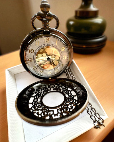 Musta Taskukello "Midnight Elegance", personointi lahjaksi kaiverruksella