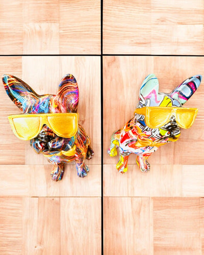 Värikäs Bulldog Aurinkolaseilla - Uniikki Sisustuselementti, koristefiguuri lahjaksi, personointi kaiverruksella