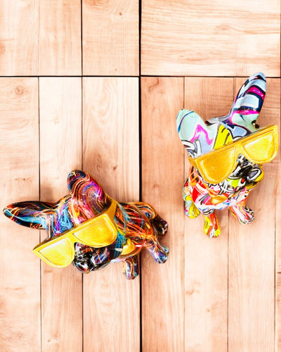 Värikäs Bulldog Aurinkolaseilla - Uniikki Sisustuselementti, koristefiguuri lahjaksi, personointi kaiverruksella