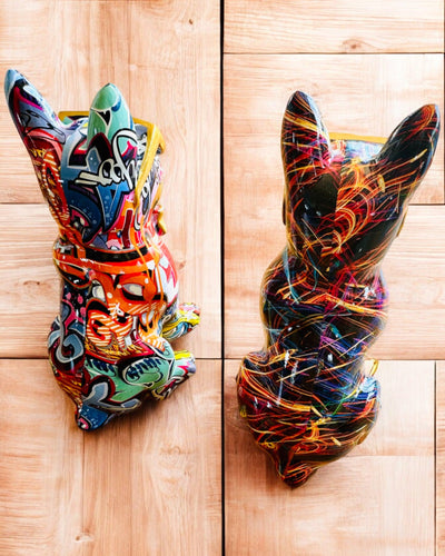 Värikäs Bulldog Aurinkolaseilla - Uniikki Sisustuselementti, koristefiguuri lahjaksi, personointi kaiverruksella