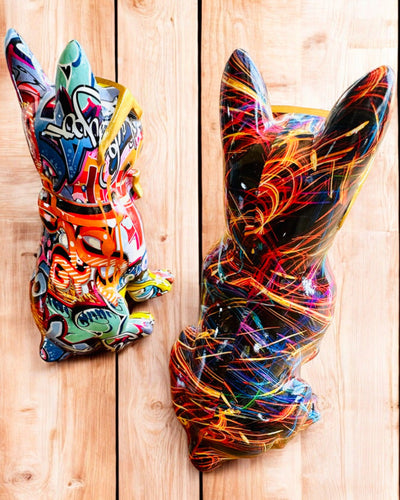 Värikäs Bulldog Aurinkolaseilla - Uniikki Sisustuselementti, koristefiguuri lahjaksi, personointi kaiverruksella