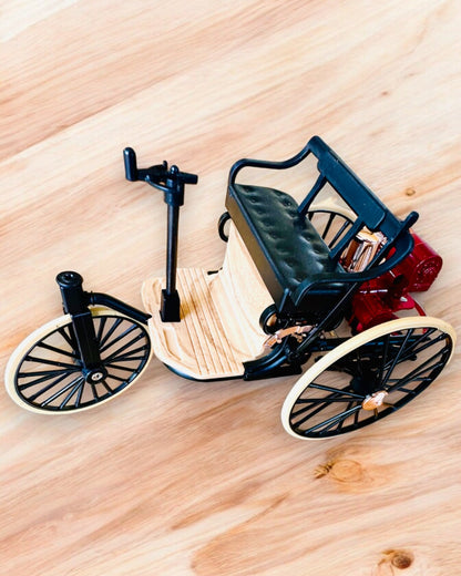 Retro Kolmipyöräinen Benz Patent-Motorwagen - Keräilymalli, personointi kaiverruksella lahjaksi
