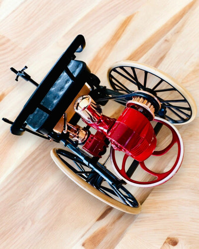 Retro Kolmipyöräinen Benz Patent-Motorwagen - Keräilymalli, personointi kaiverruksella lahjaksi