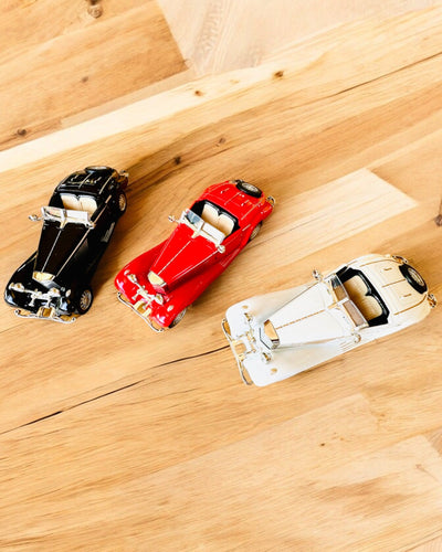 Klassisten Retro-autojen Minikokoinen Malli - mahdollisuus personointiin kaiverruksella lahjaksi, 3 vaihtoehtoa valittavana