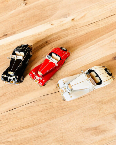 Klassisten Retro-autojen Minikokoinen Malli - mahdollisuus personointiin kaiverruksella lahjaksi, 3 vaihtoehtoa valittavana