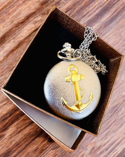 Taskukello "Złota Kotwica" - personointi lahjaksi kaiverruksella