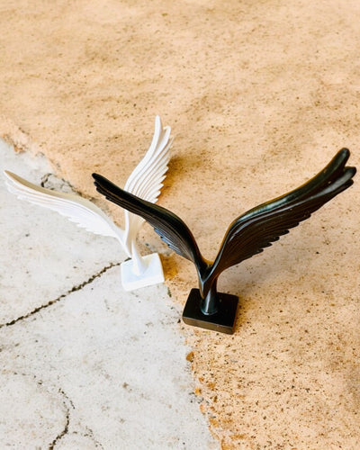 Elegantti Enkelinsiipien Pienoismalli 15 cm korkea – "Siivekkäät Vartijat", mahdollisuus personointiin kaiverruksella lahjaksi, personointi, 2 värivaihtoehtoa