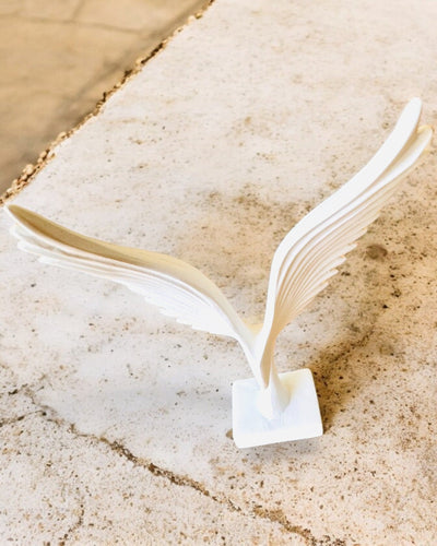 Elegantti Enkelinsiipien Pienoismalli 15 cm korkea – "Siivekkäät Vartijat", mahdollisuus personointiin kaiverruksella lahjaksi, personointi, 2 värivaihtoehtoa