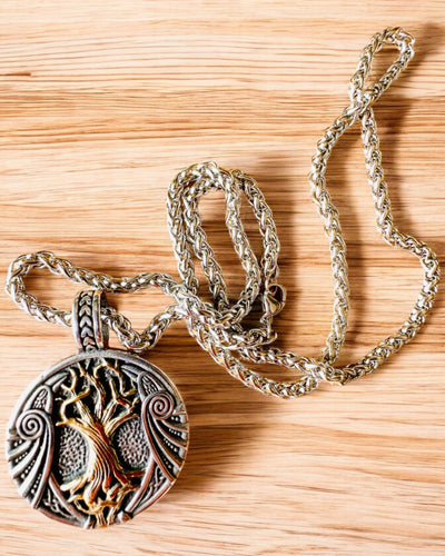 Ruostumattomasta teräksestä valmistettu "Elämän Puu" -kaulakoru personoinnilla, Aegishjalmur-symbolilla (Kauhun Kypärä)