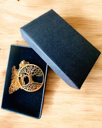 Ruostumattomasta teräksestä valmistettu "Elämän Puu" -kaulakoru - personointi kaiverruksella, 2 värivaihtoehtoa