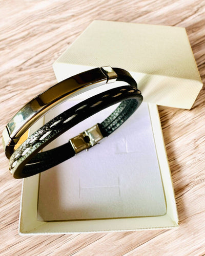 Urheiluranneke PU-nahasta ja ruostumattomasta teräksestä kaiverrusmahdollisuudella – 3 väriä