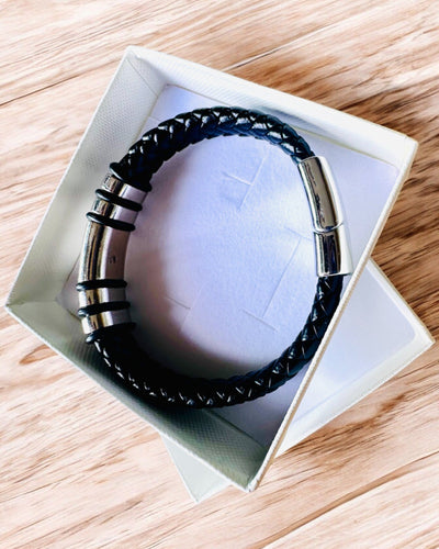 Muodikas Hip Hop -rannekoru miehille, tilauksesta kaiverrettu ja magneettisella lukolla – Valitse tyyli hopeisilla tai kultaisilla yksityiskohdilla, 22 cm PU-nahkaa