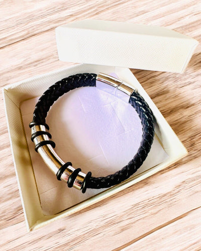 Muodikas Hip Hop -rannekoru miehille, tilauksesta kaiverrettu ja magneettisella lukolla – Valitse tyyli hopeisilla tai kultaisilla yksityiskohdilla, 22 cm PU-nahkaa