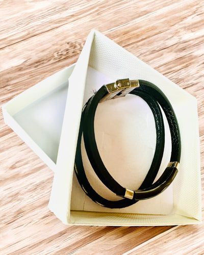 Urheiluranneke PU-nahasta ja ruostumattomasta teräksestä kaiverrusmahdollisuudella – 3 väriä