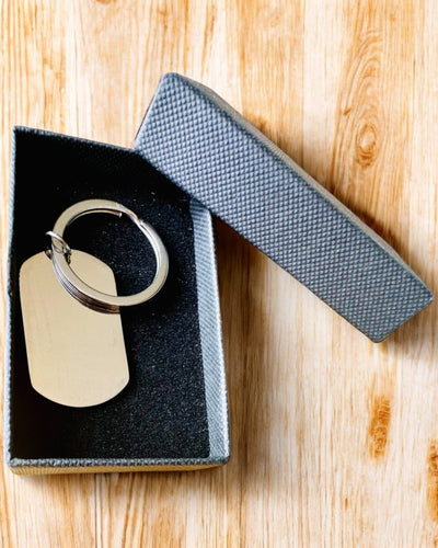 Ruostumattomasta teräksestä valmistettu sotilas-ID "Nieśmiertelnik" -avaimenperä – Personoitu kaiverrus