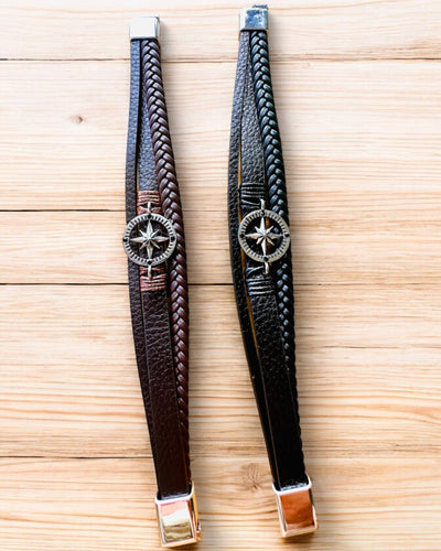 Rannekoru "Compass Adventure" - mahdollisuus personoida kaiverruksella lahjaksi, 2 värivaihtoehtoa valittavana