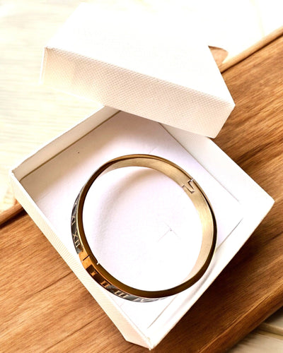 Rannekoru "Czas Elegancji" - kultainen väri Ruostumaton Teräs roomalaisilla numeroilla, mahdollisuus personointiin kaiverruksella