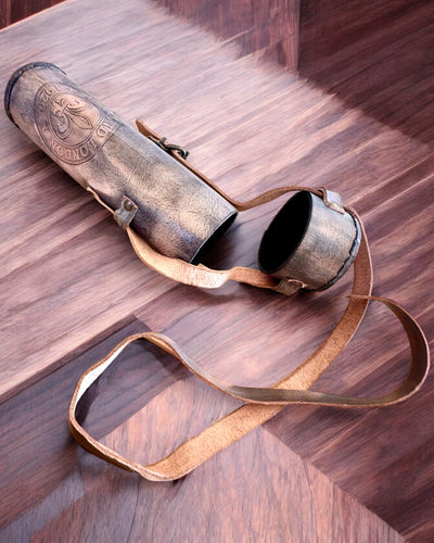 Premium Luneta "Voyager" kaiverretulla kaukoputkella ja luonnon nahkaisella kotelolla, mahdollisuus personoida kaiverruksella lahjaksi