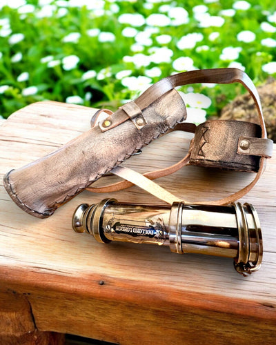 Premium Luneta "Voyager" kaiverretulla kaukoputkella ja luonnon nahkaisella kotelolla, mahdollisuus personoida kaiverruksella lahjaksi