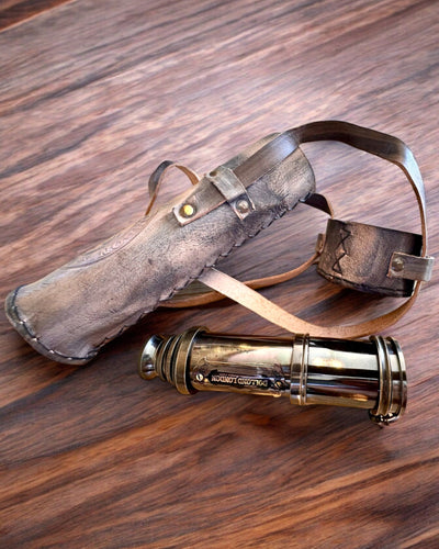 Premium Luneta "Voyager" kaiverretulla kaukoputkella ja luonnon nahkaisella kotelolla, mahdollisuus personoida kaiverruksella lahjaksi