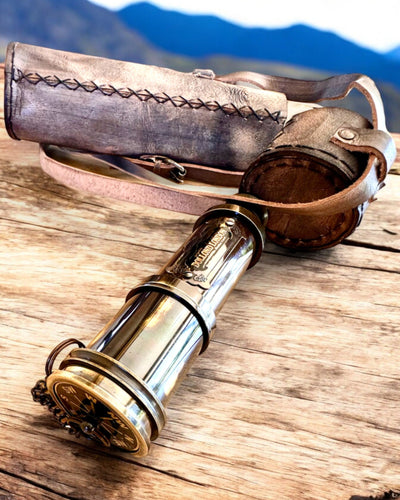 Premium Luneta "Voyager" kaiverretulla kaukoputkella ja luonnon nahkaisella kotelolla, mahdollisuus personoida kaiverruksella lahjaksi