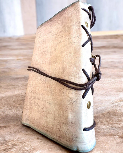 Vintage Memoire -muistikirja personoidulla kaiverruksella - 3 mallia valittavana, muistikirja lahjaksi