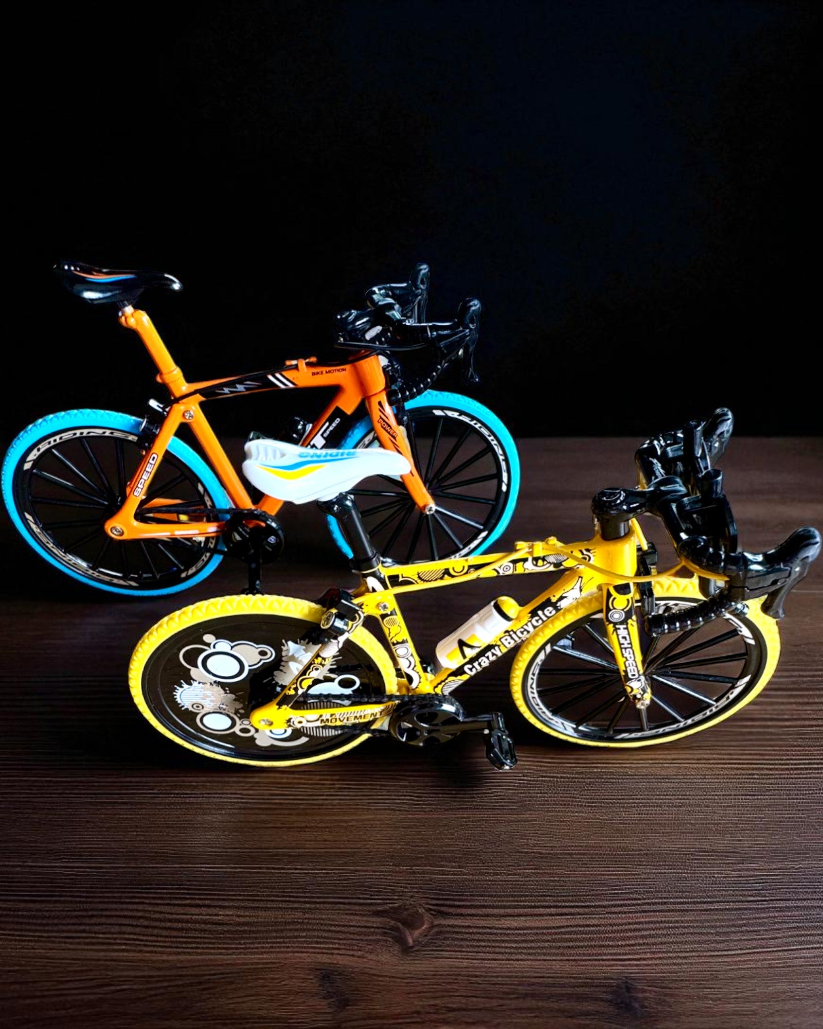 Miniatyyrimalli metallinen polkupyörä keräilyesine "Speed Rider 1.2" – personointi kaiverruksella lahjaksi, 2 värivaihtoehtoa