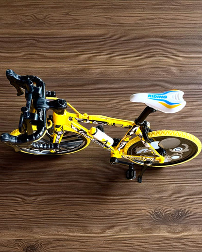 Miniatyyrimalli metallinen polkupyörä keräilyesine "Speed Rider 1.2" – personointi kaiverruksella lahjaksi, 2 värivaihtoehtoa