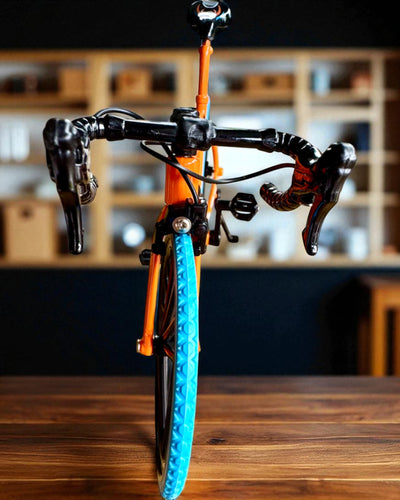 Miniatyyrimalli metallinen polkupyörä keräilyesine "Speed Rider 1.2" – personointi kaiverruksella lahjaksi, 2 värivaihtoehtoa