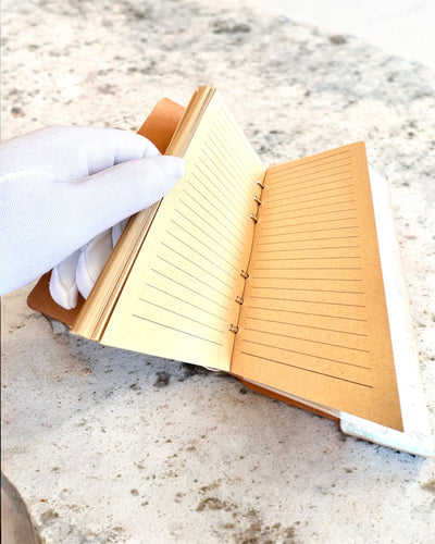 Vintage Memoire -muistikirja personoidulla kaiverruksella - 3 mallia valittavana, muistikirja lahjaksi