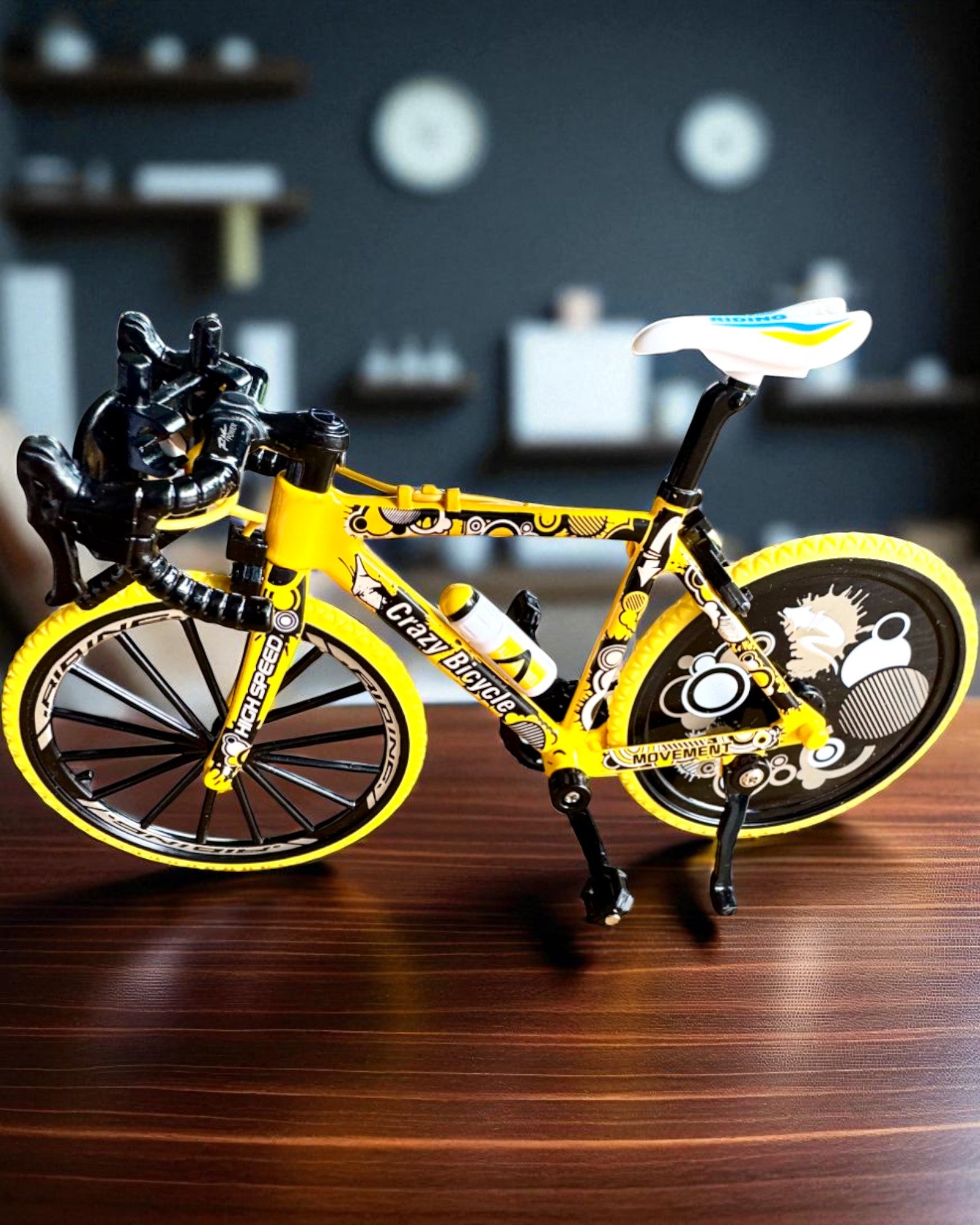 Miniatyyrimalli metallinen polkupyörä keräilyesine "Speed Rider 1.2" – personointi kaiverruksella lahjaksi, 2 värivaihtoehtoa