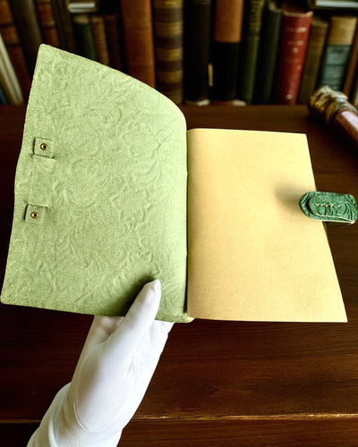 Nahkainen Vintage-muistikirja "Floralis" – käsin painettu, 400 sivua, kaiverrusmahdollisuus, 2 vaihtoehtoa