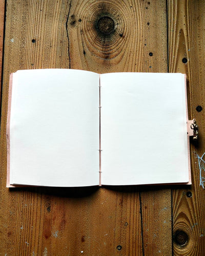 Nahkainen muistokirja Heritage – personoitu muistiinpanovihko 25 × 33 cm