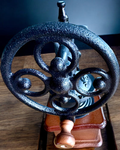 Retro kahvimylly "Vintage Café" 27 cm korkea, mahdollisuus personointiin kaiverruksella lahjaksi