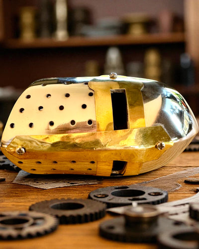 Miniatyyri ritari­kypärä ”Guardian” messinkiä – käsintehty, 12 cm, kaiverruksella personoitava lahja