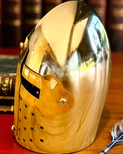 Miniatyyri ritari­kypärä ”Guardian” messinkiä – käsintehty, 12 cm, kaiverruksella personoitava lahja
