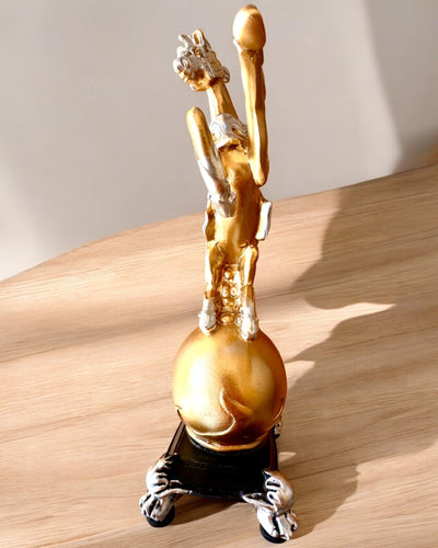 Tyylikäs "Złoty Rumak" -patsas - kaiverrusmahdollisuus lahjaksi