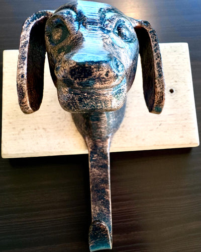 Messinkinen naulakko Koira Ystävä, käsintehty, mahdollisuus personointiin kaiverruksella puuhun