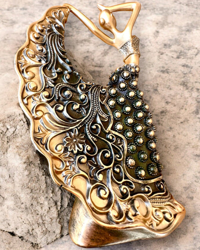 Elegantti veistos "Kultaisen hohteen tanssijatar", 29 cm korkea, kaiverrusmahdollisuudella lahjaksi