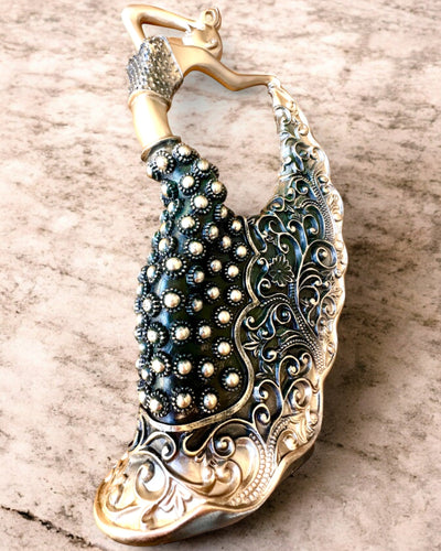 Elegantti veistos "Kultaisen hohteen tanssijatar", 29 cm korkea, kaiverrusmahdollisuudella lahjaksi