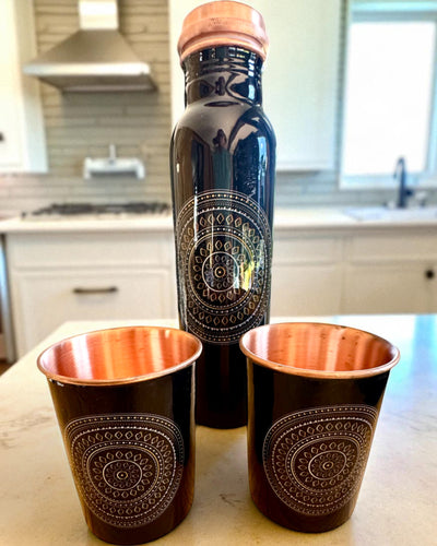 Kuparisarja Mandala – Pullo 1L + 2 Kuppia Kotelo, mahdollisuus personointiin kaiverruksella lahjaksi