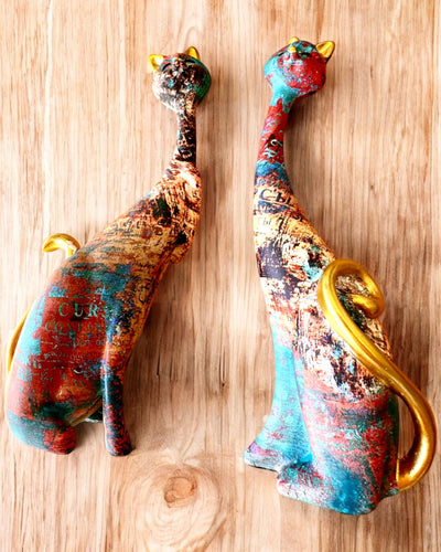 Abstraktien "ArtCats"-Kissojen Figuriinit, Käsinmaalatut, Hartsi – 25 cm, 2 kpl.